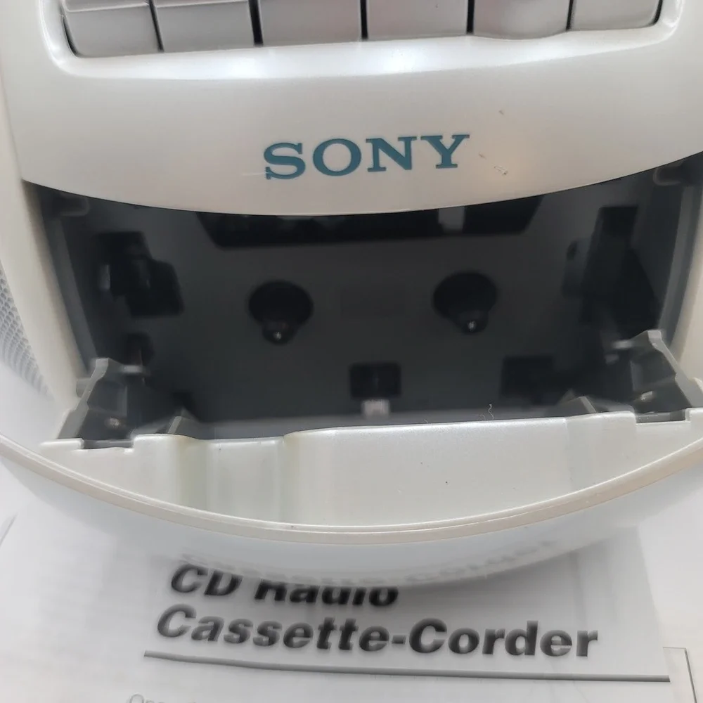 Sony CFD-E90 CD Radio Cassette Player Boombox Silver 0White with Remote Manual
